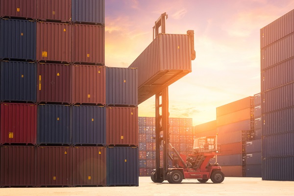 Superávit da balança comercial impacta positivamente setor de importações